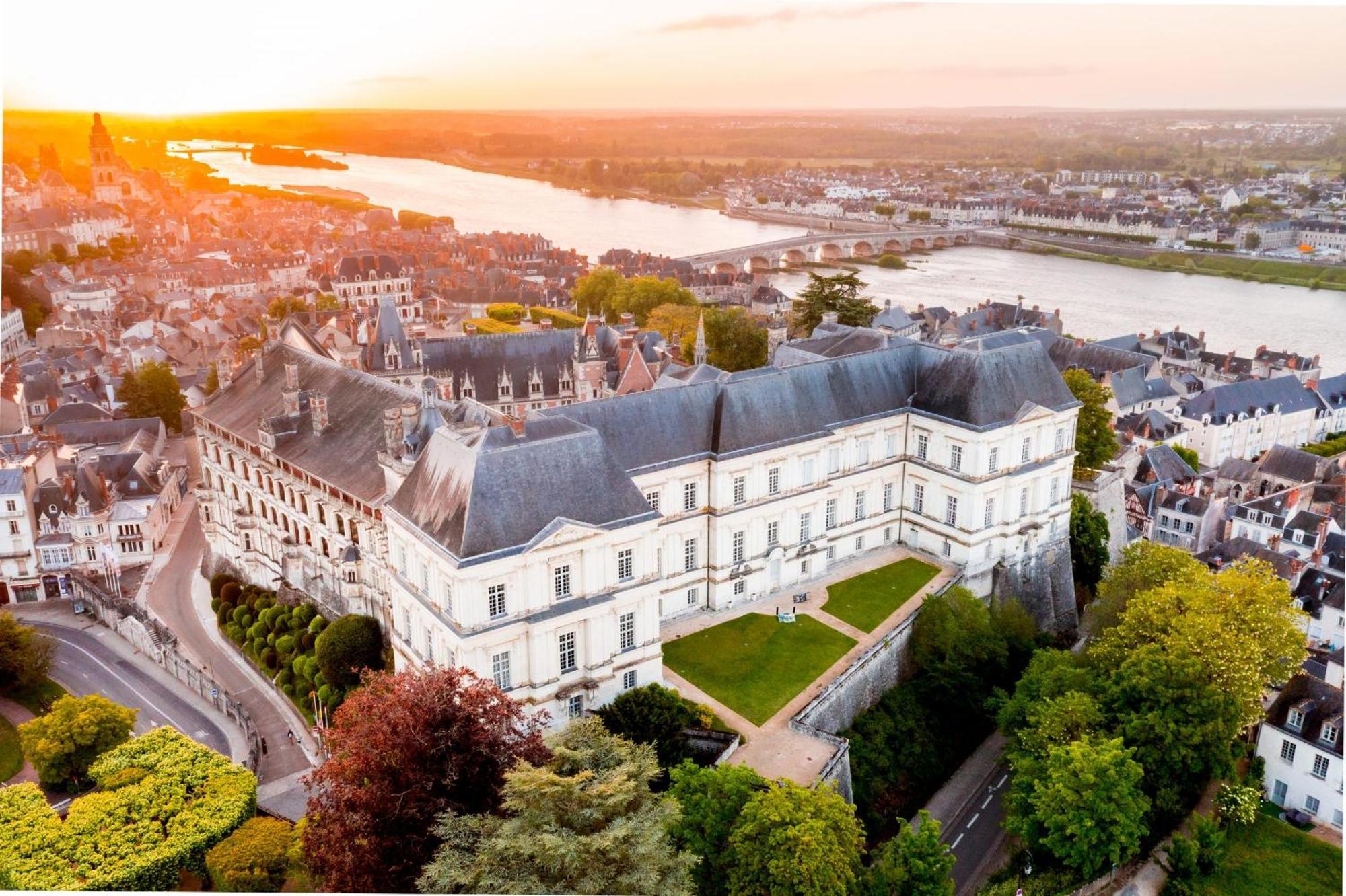 Logis Hotel Du Chateau Tour-en-Sologne Exterior photo